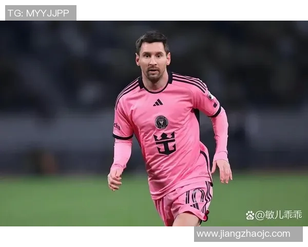 足球巨星穿搭解析 经典与时尚的完美融合揭秘球场外的潮流风采 足球巨星穿搭解析 经典与时尚的完美融合揭秘球场外的潮流风采