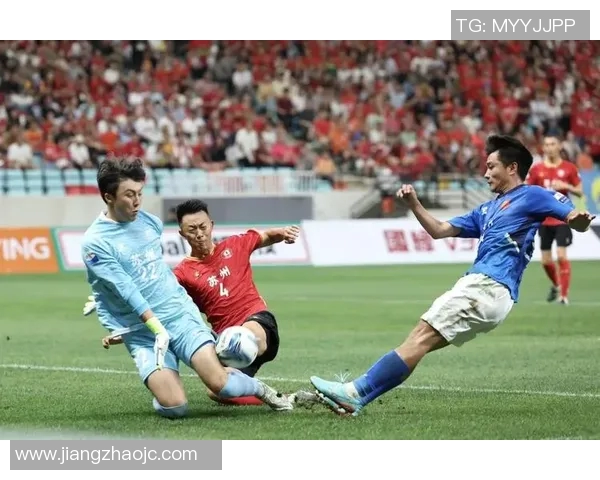 日本足球巨星闪耀绿茵场展现技艺与精神力量 日本足球巨星闪耀绿茵场展现技艺与精神力量