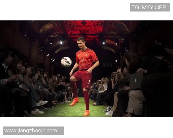 黑色足球巨星的传奇足迹与时代印记解析 黑色足球巨星的传奇足迹与时代印记解析